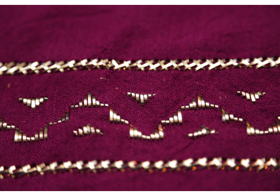 Hijab, Kopftuch, Schal in 210cm x 80cm aus 100% Handarbeit in verschiedenen Farben, Farbe: Bordeaux bestickt, image 
